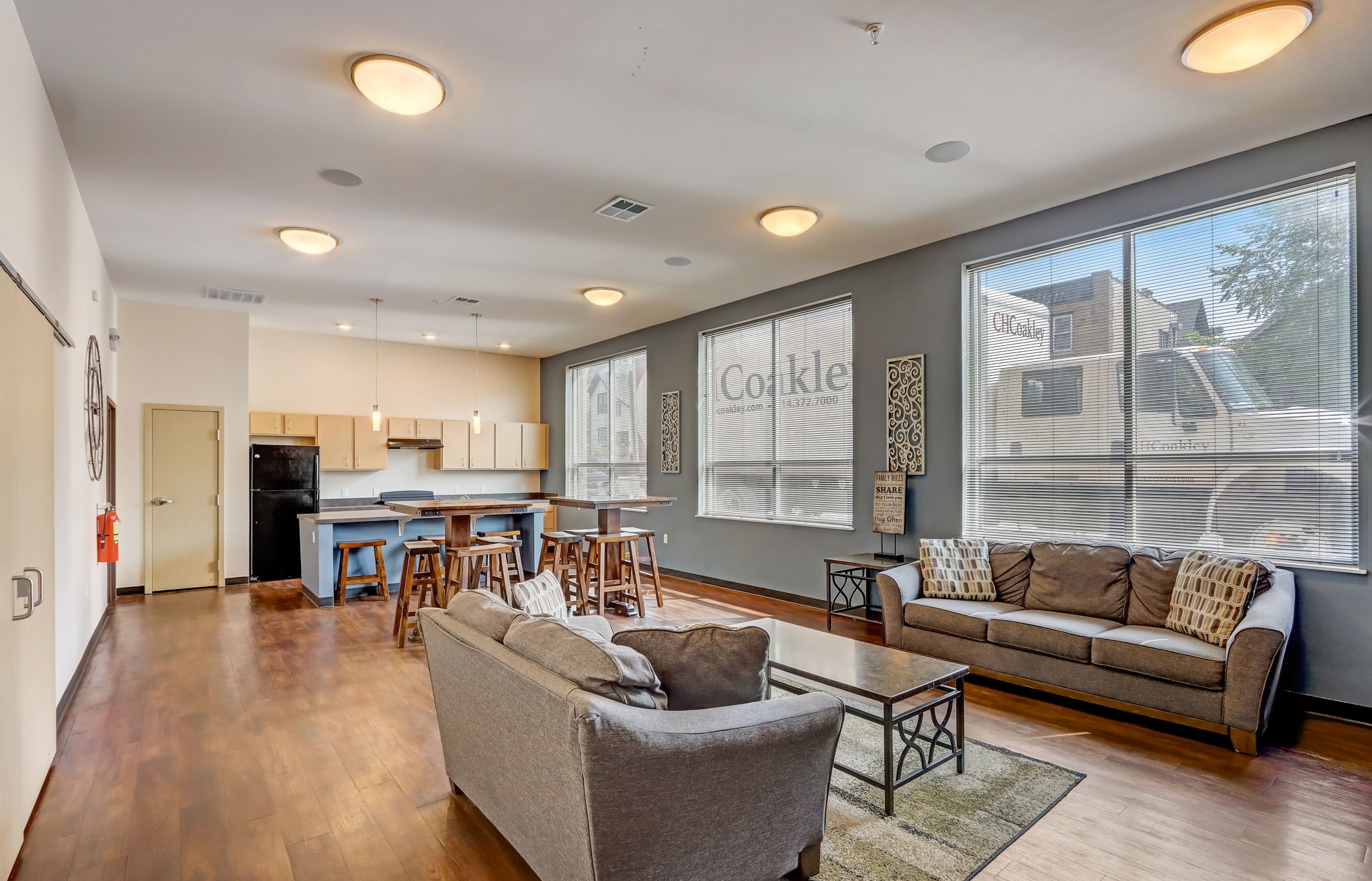 1484-web-or-mls-E Brown St 302-004.jpg